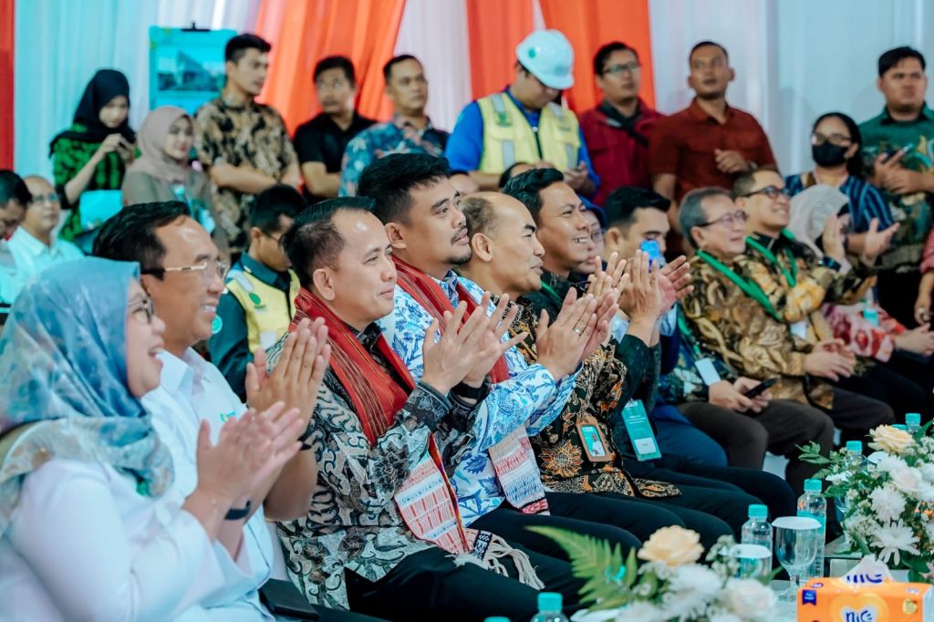 Bobby Nasution Dampingi Wamenkes Groundbreaking Oncology Center Building Adam Malik Hospital